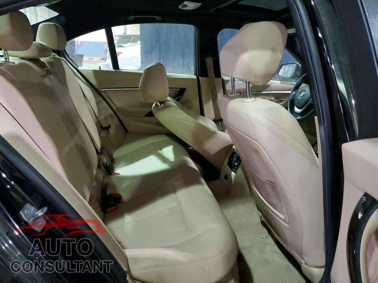 BMW 3 SERIES 2016 - WBA8E3G54GNU02248