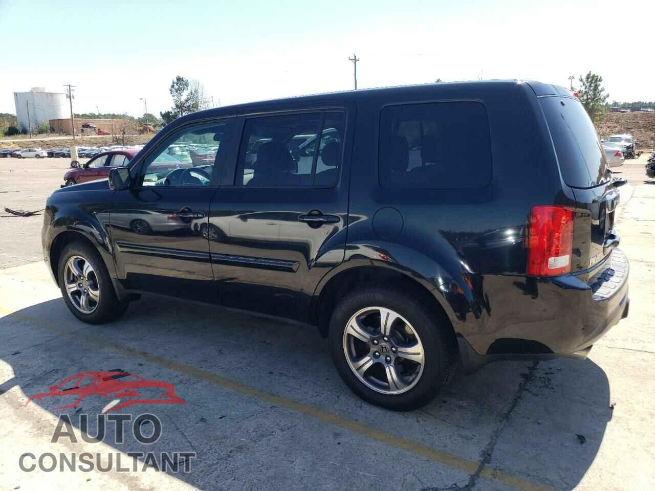 HONDA PILOT 2015 - 5FNYF3H33FB013613