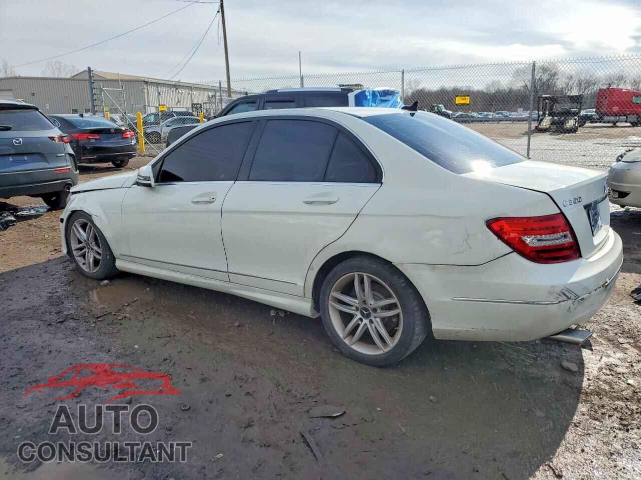MERCEDES-BENZ C-CLASS 2012 - WDDGF8BB4CR228471