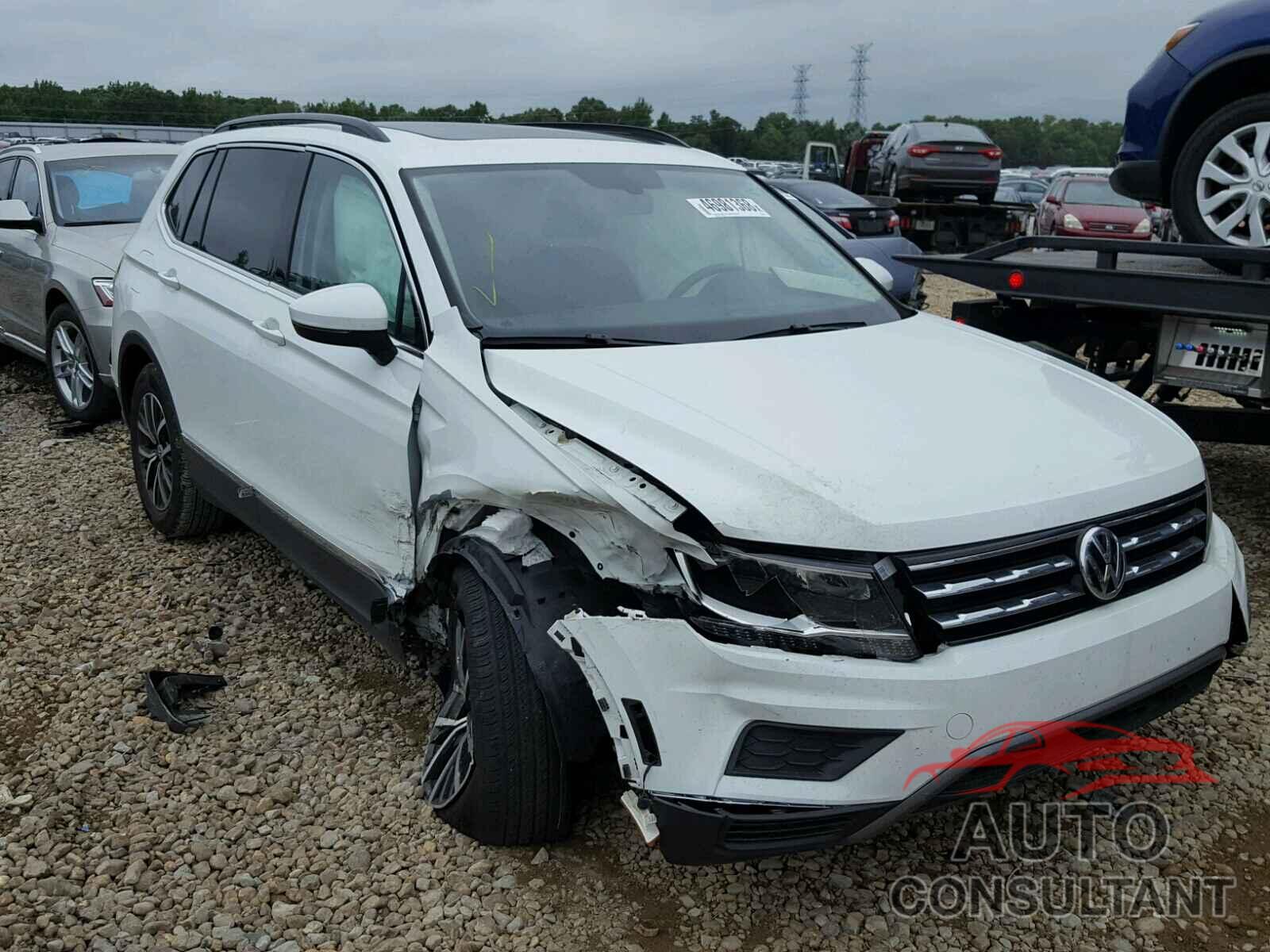VOLKSWAGEN TIGUAN SE 2018 - 3VV3B7AX1JM061496