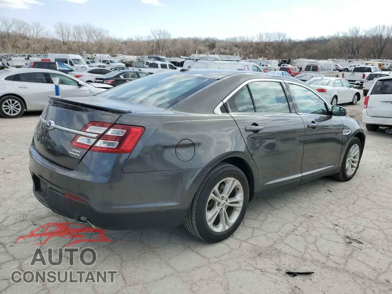 FORD TAURUS 2018 - 1FAHP2E82JG135746