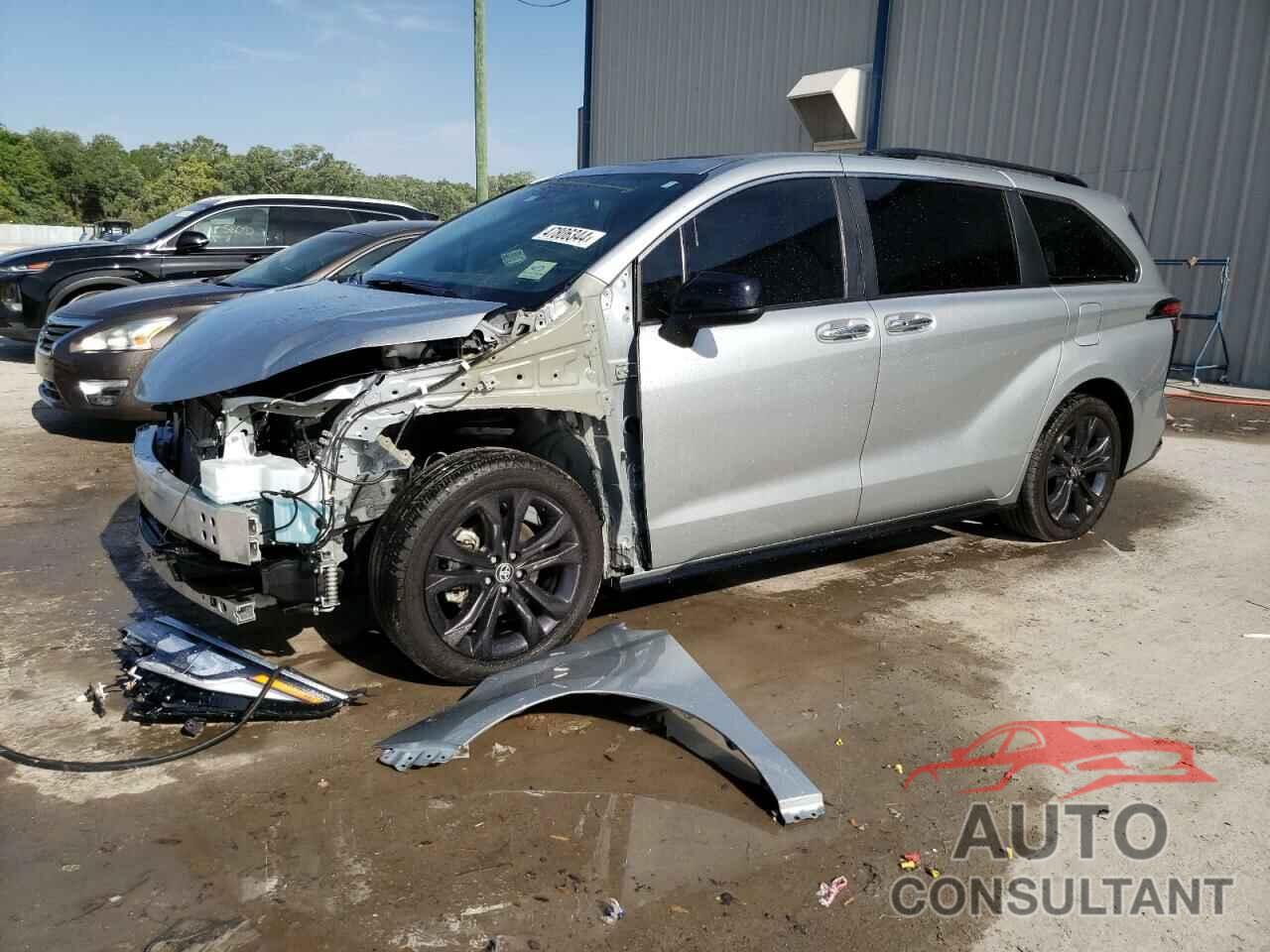 TOYOTA SIENNA 2022 - 5TDXRKEC6NS130758