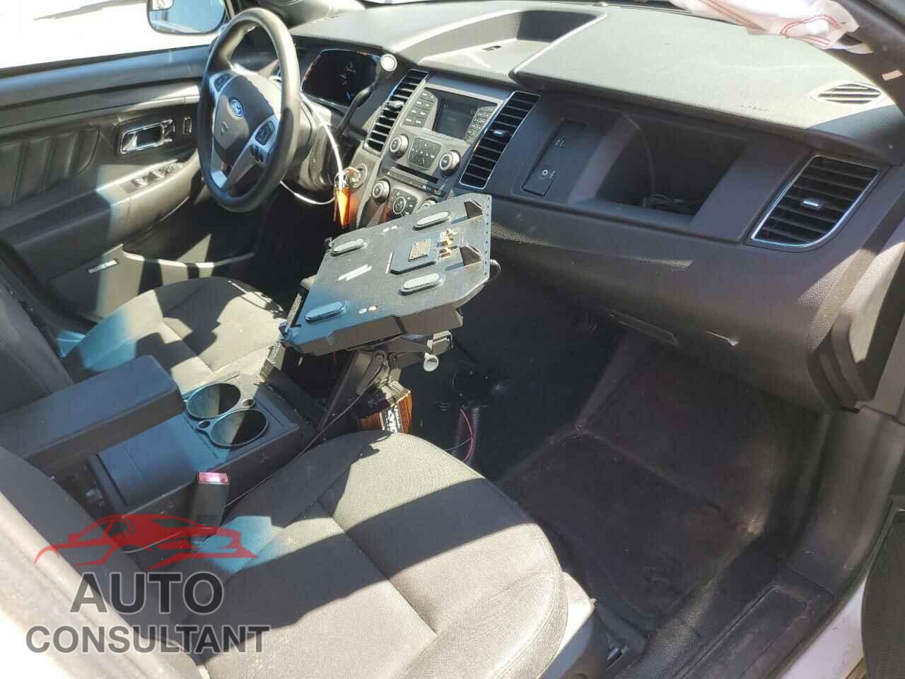 FORD TAURUS 2018 - 1FAHP2MKXJG123647