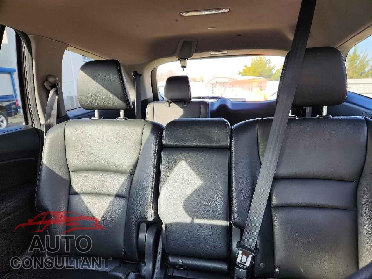 HONDA PILOT 2017 - 5FNYF6H50HB040743