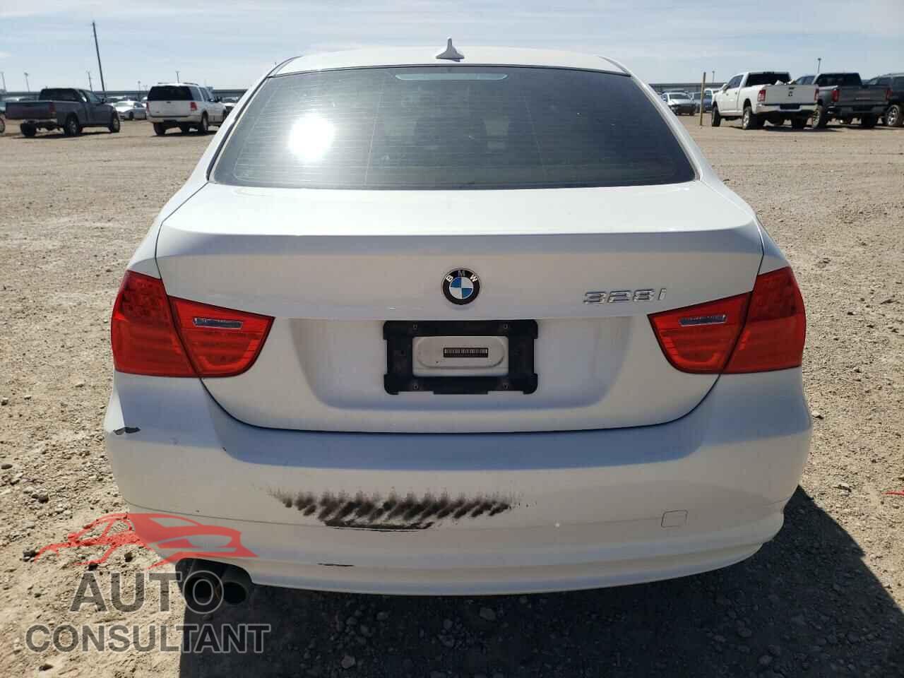 BMW 3 SERIES 2011 - WBAPH7C52BE681028