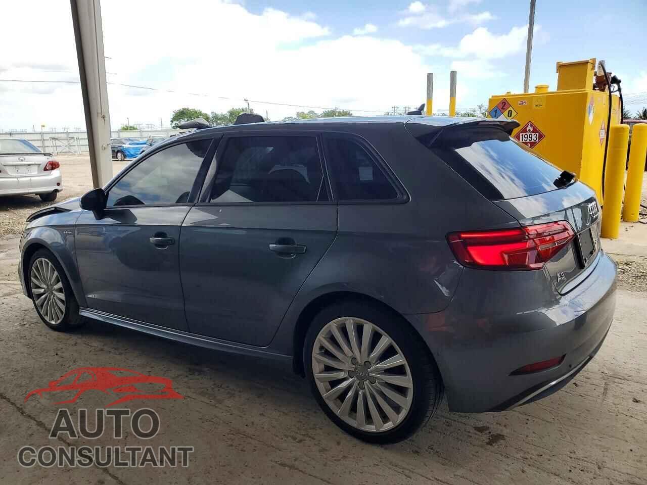 AUDI A3 2017 - WAUUPBFF1HA103953
