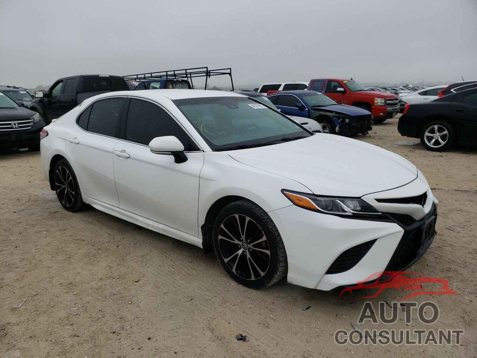 TOYOTA CAMRY 2018 - 4T1B11HK0JU646744