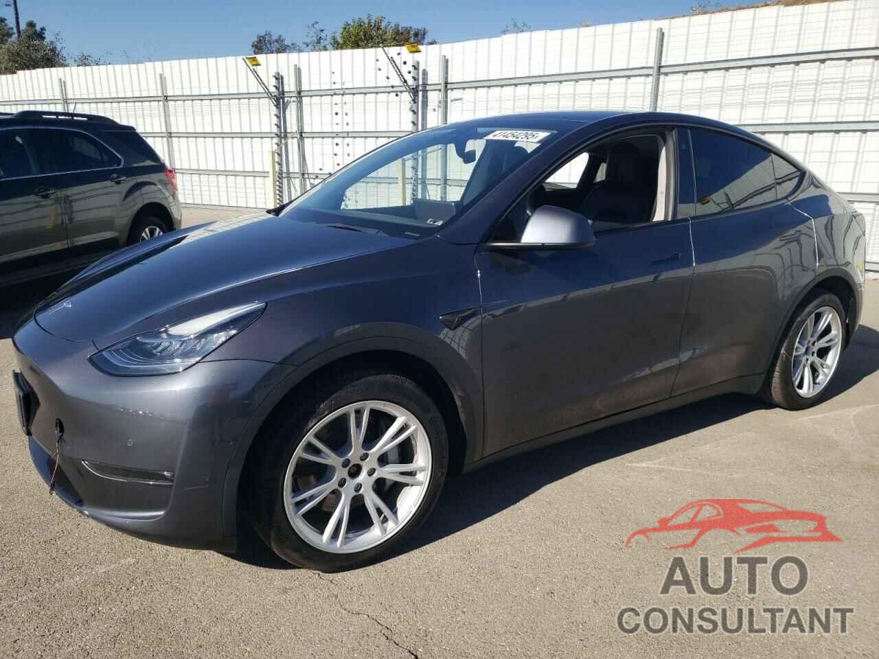 TESLA MODEL Y 2021 - 5YJYGAEE5MF261558