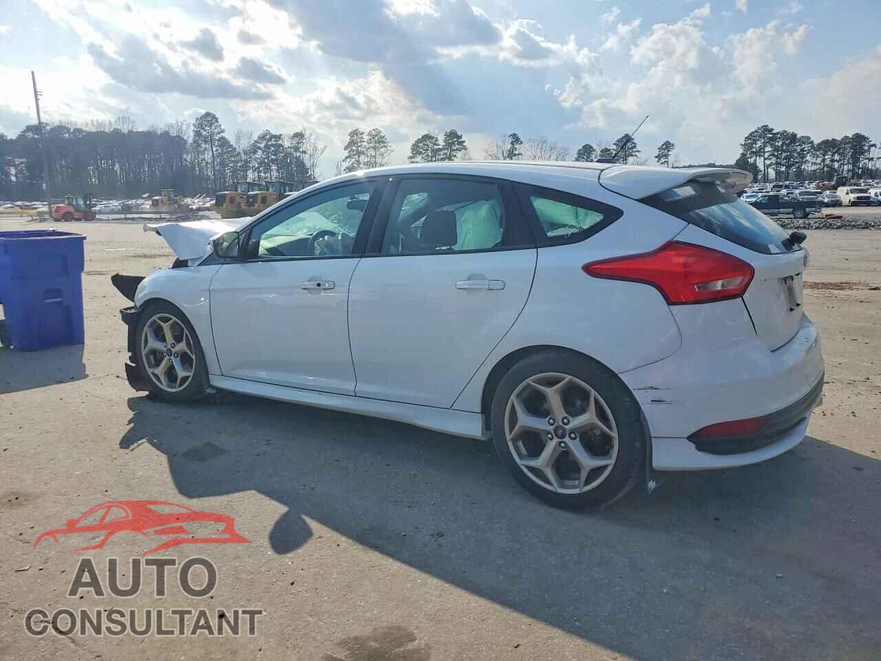 FORD FOCUS 2015 - 1FADP3L93FL259331