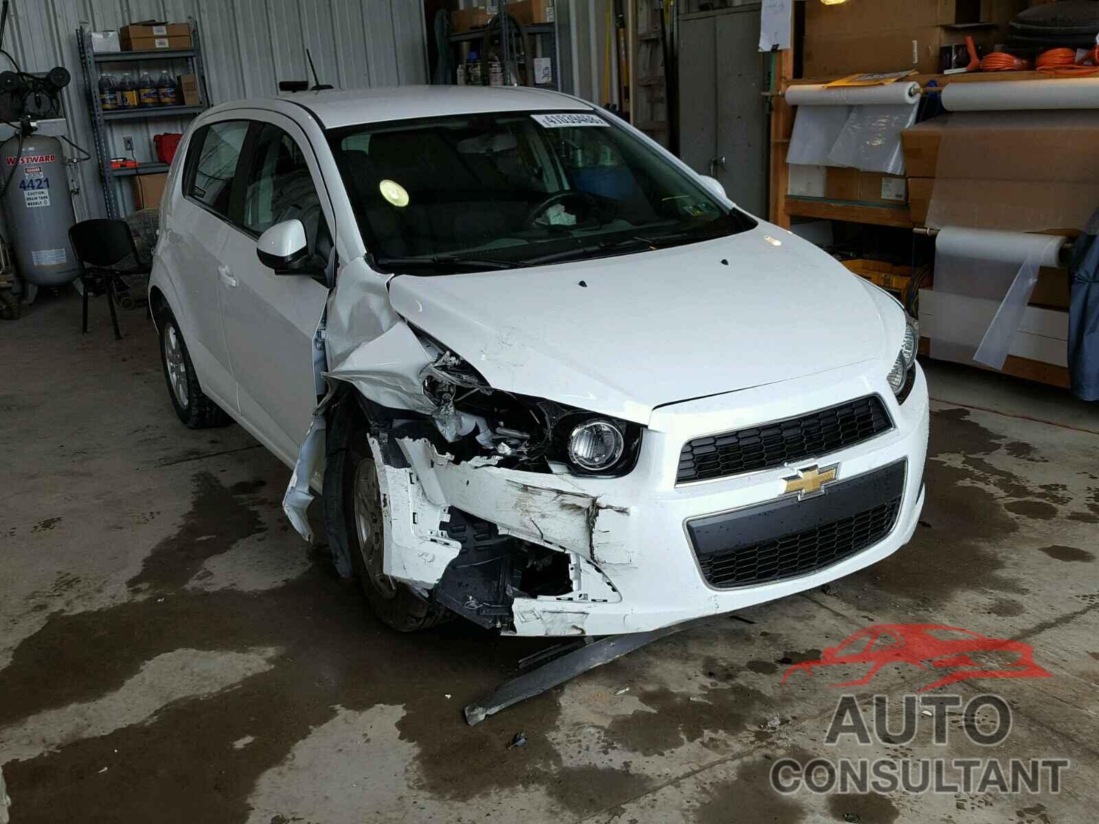 CHEVROLET SONIC 2015 - 1G1JC6SG0F4175920