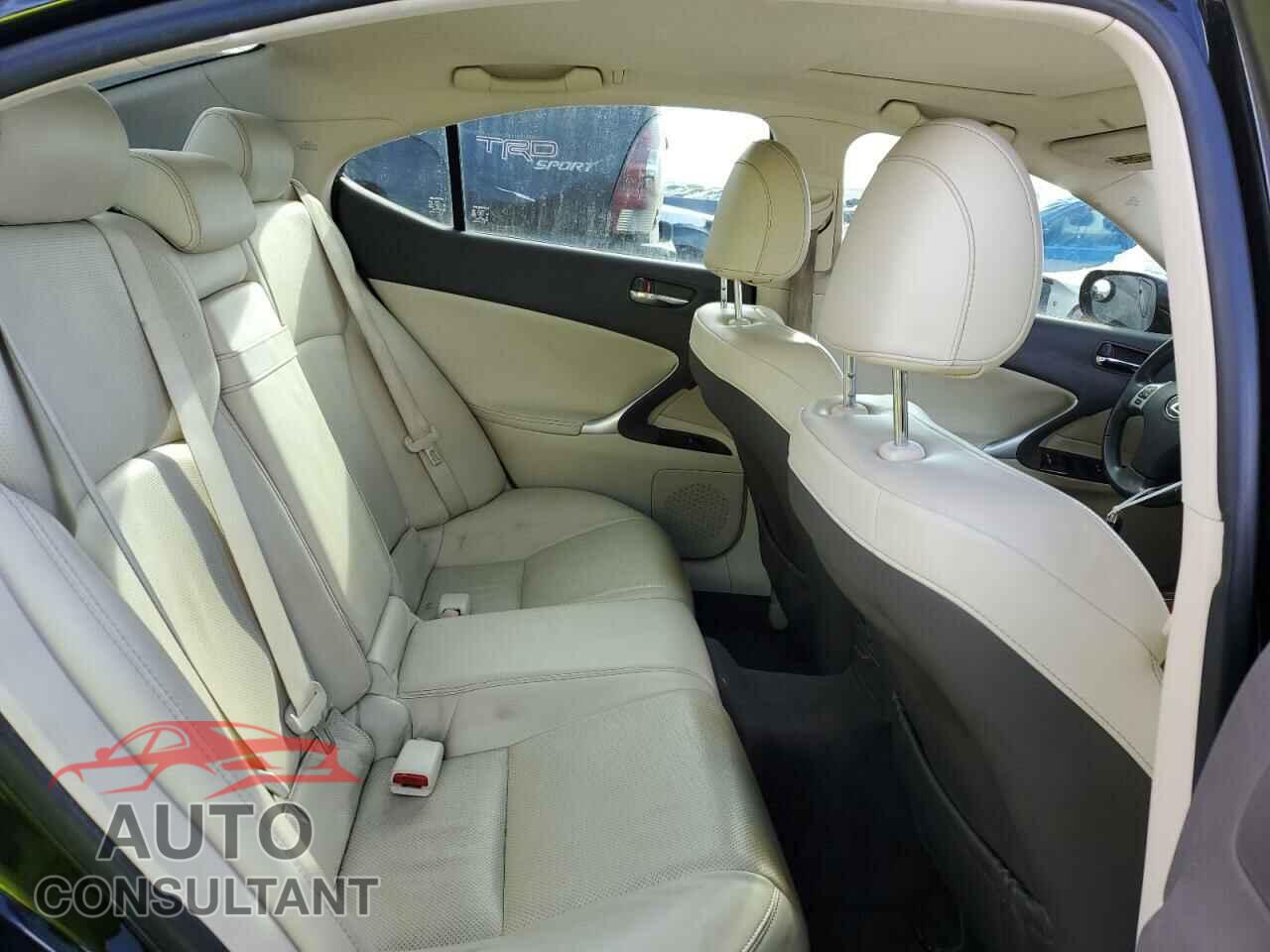 LEXUS IS 2011 - JTHCF5C20B5052187