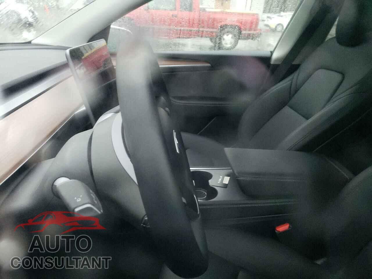 TESLA MODEL Y 2024 - 7SAYGDEE8RF193395