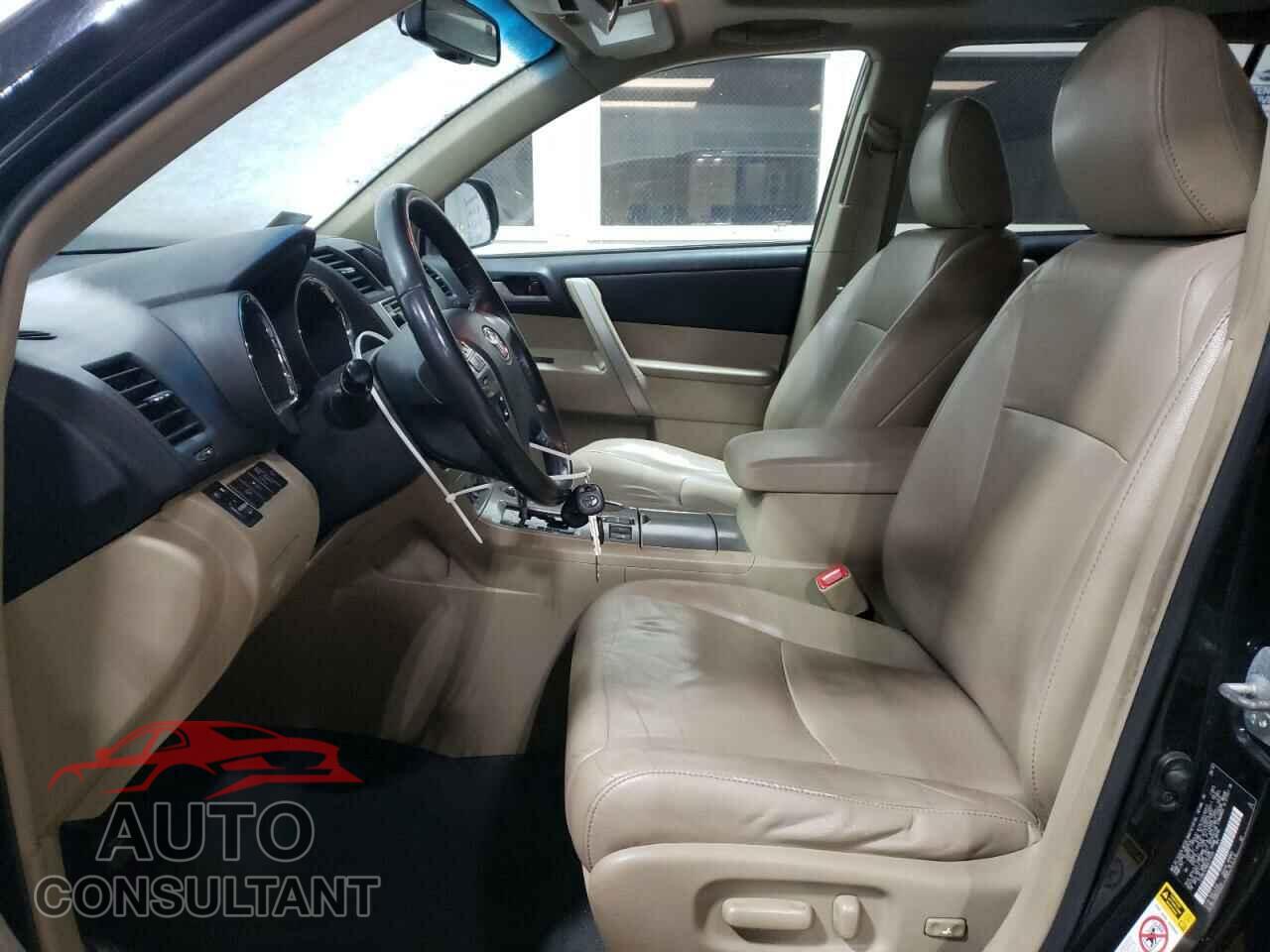 TOYOTA HIGHLANDER 2013 - 5TDBK3EH8DS179104