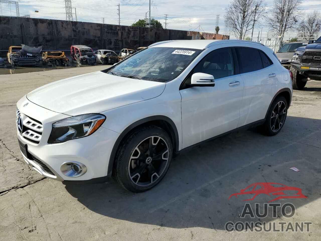 MERCEDES-BENZ GLA-CLASS 2019 - WDCTG4GB5KJ549112