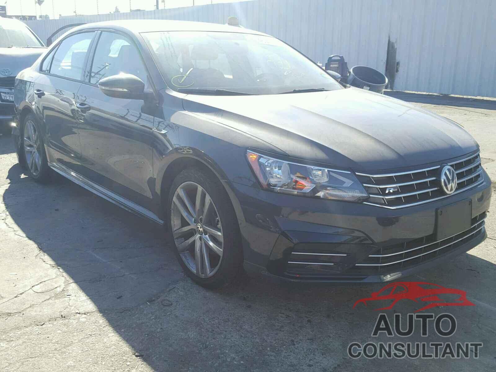 VOLKSWAGEN PASSAT 2018 - 1VWAA7A30JC012052