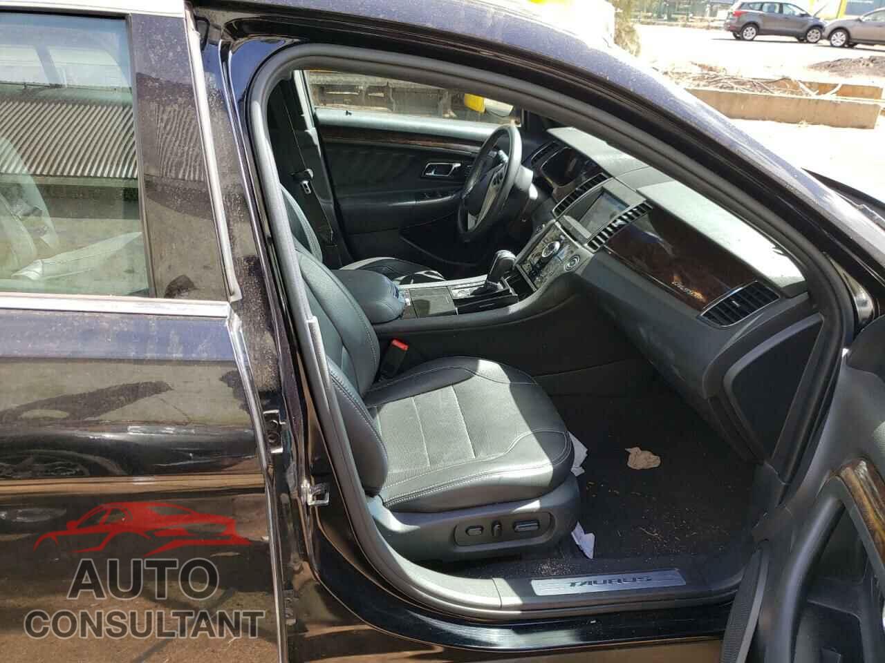 FORD TAURUS 2019 - 1FAHP2F84KG118043