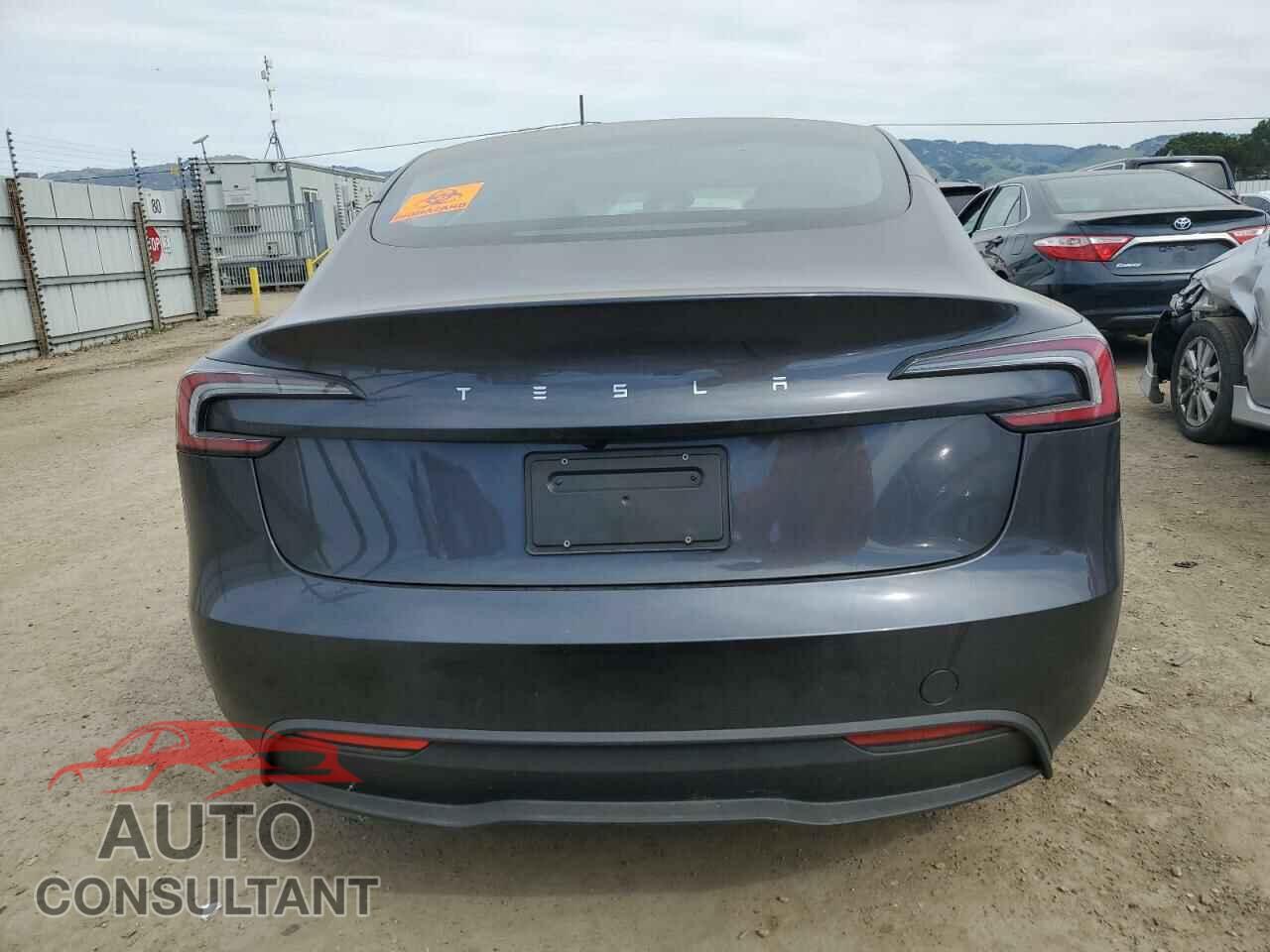 TESLA MODEL 3 2024 - 5YJ3E1EA8RF770614
