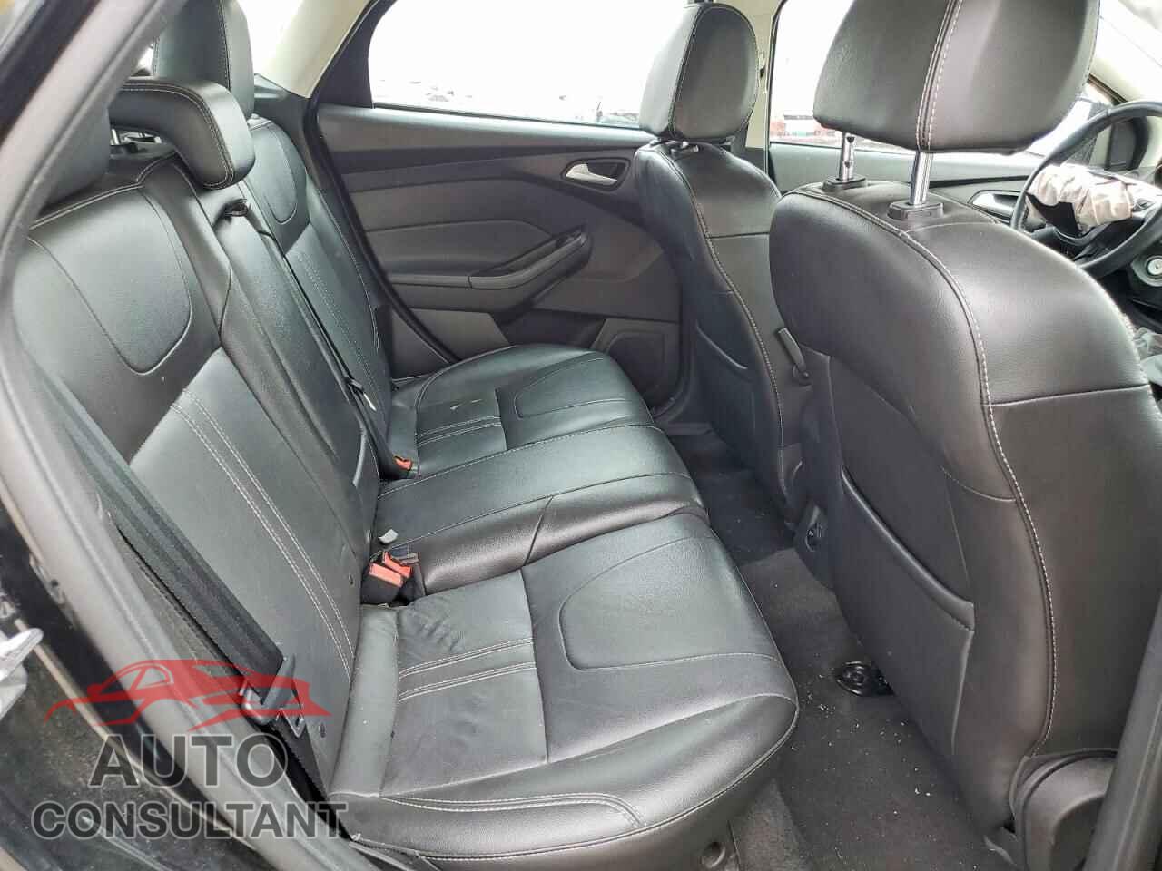 FORD FOCUS 2014 - 1FADP3K2XEL422446