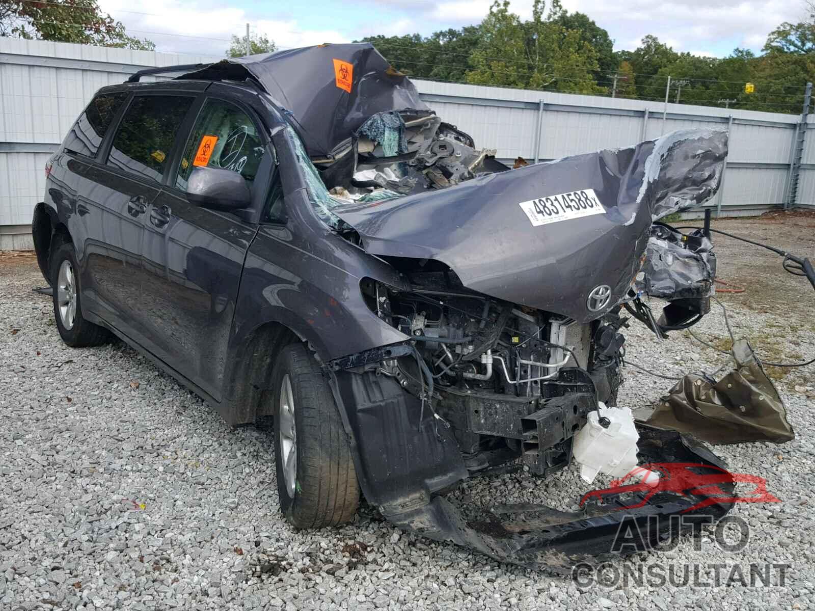 TOYOTA SIENNA LE 2015 - 5TDKK3DC9FS590052