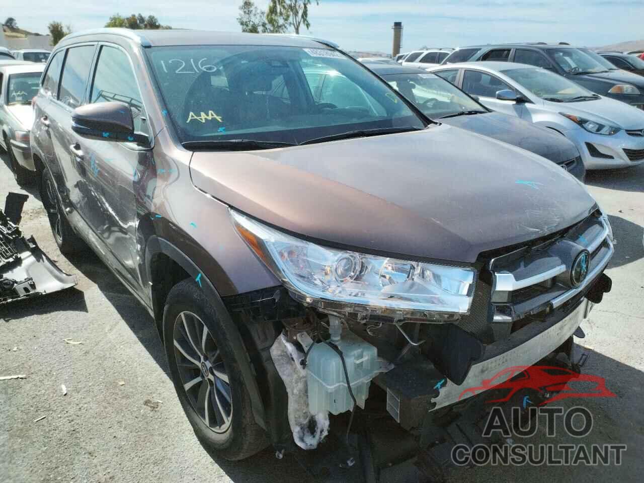 TOYOTA HIGHLANDER 2018 - 5TDJZRFHXJS872034