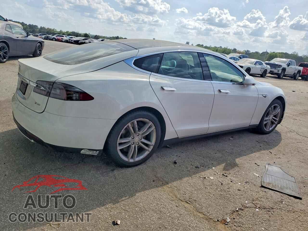 TESLA MODEL S 2013 - 5YJSA1CP5DFP16680