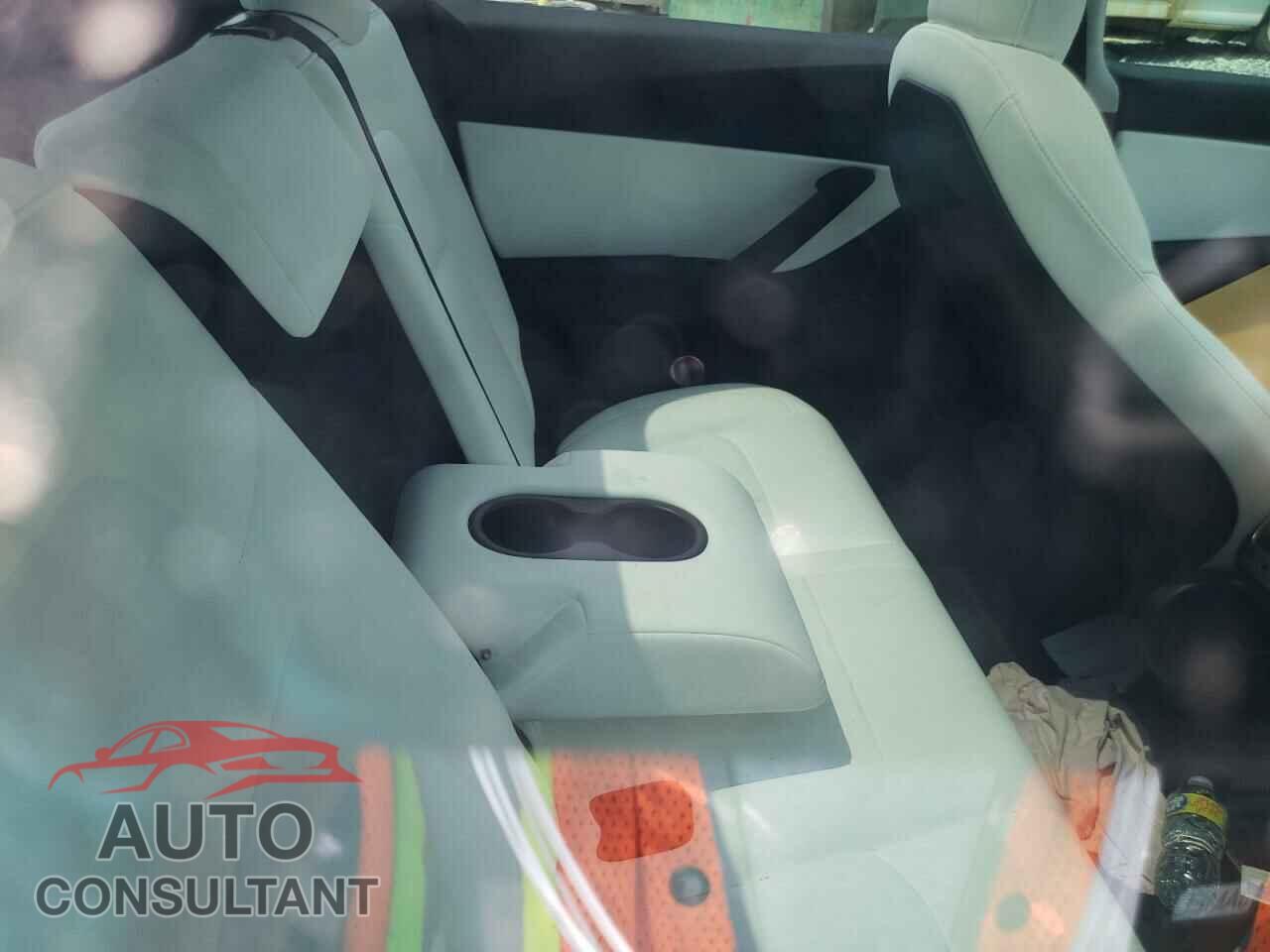 TESLA MODEL Y 2021 - 5YJYGDEFXMF261663