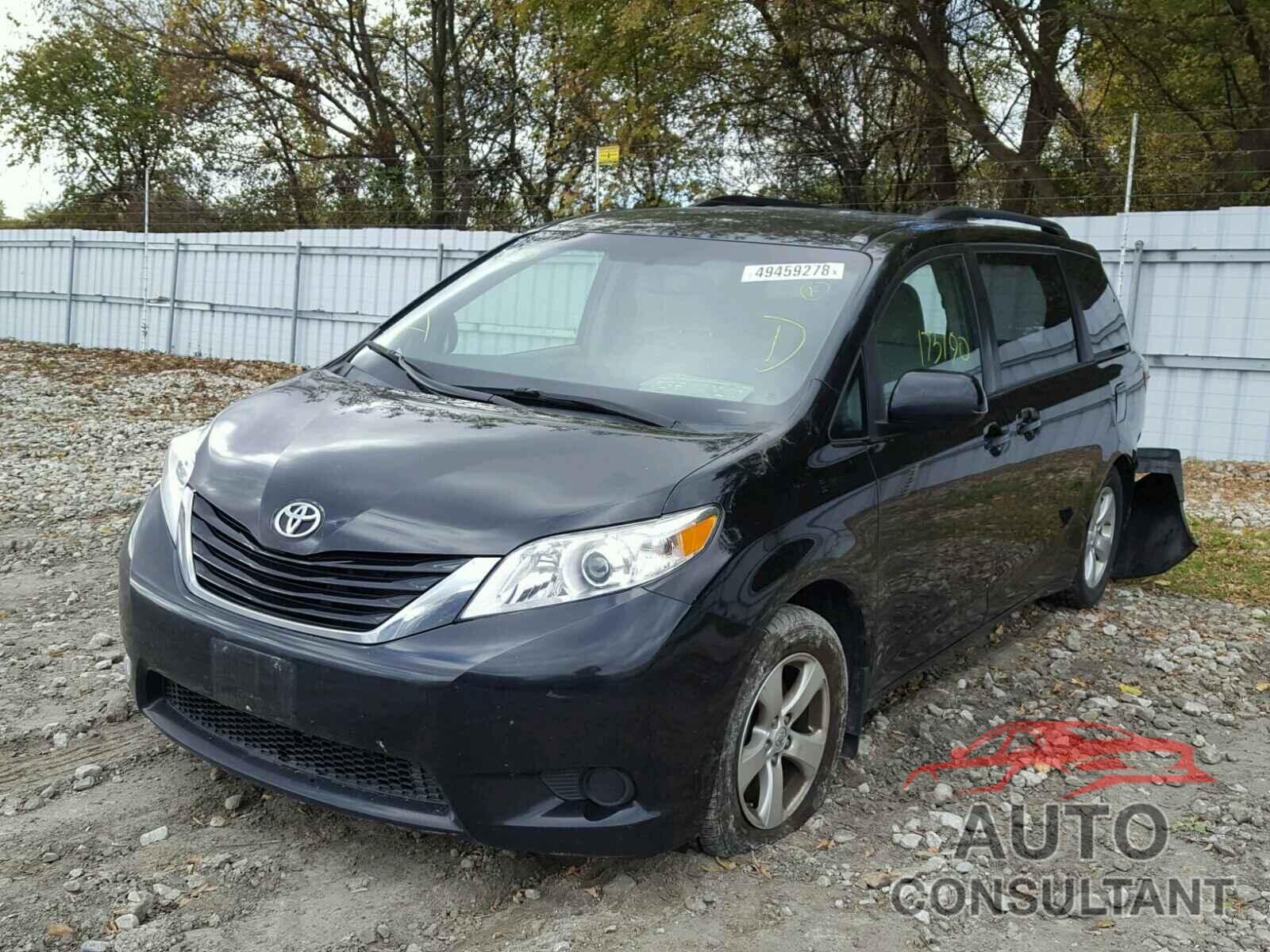 TOYOTA SIENNA LE 2015 - 5TDKK3DC4FS583039