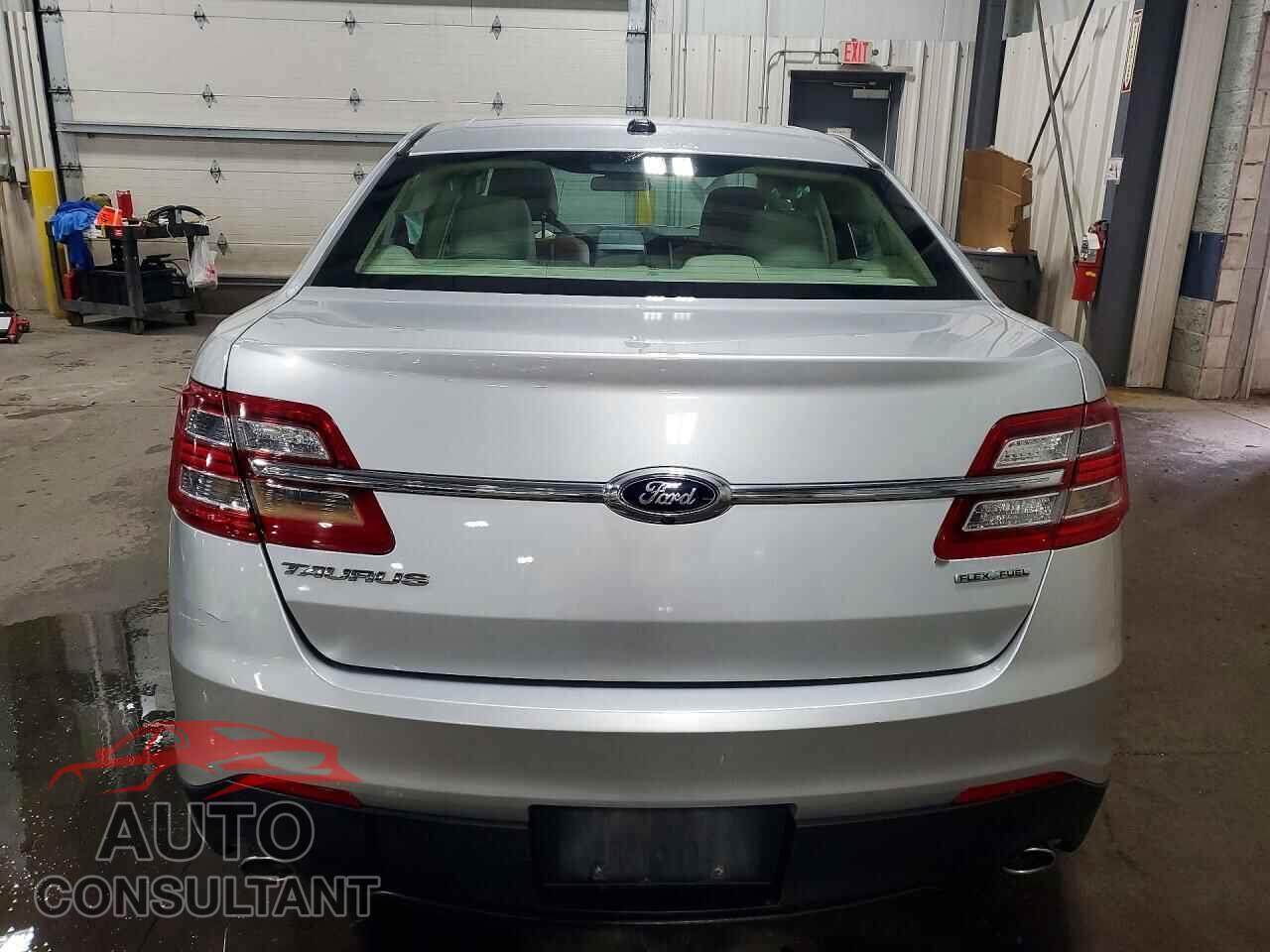 FORD TAURUS 2015 - 1FAHP2D84FG204039
