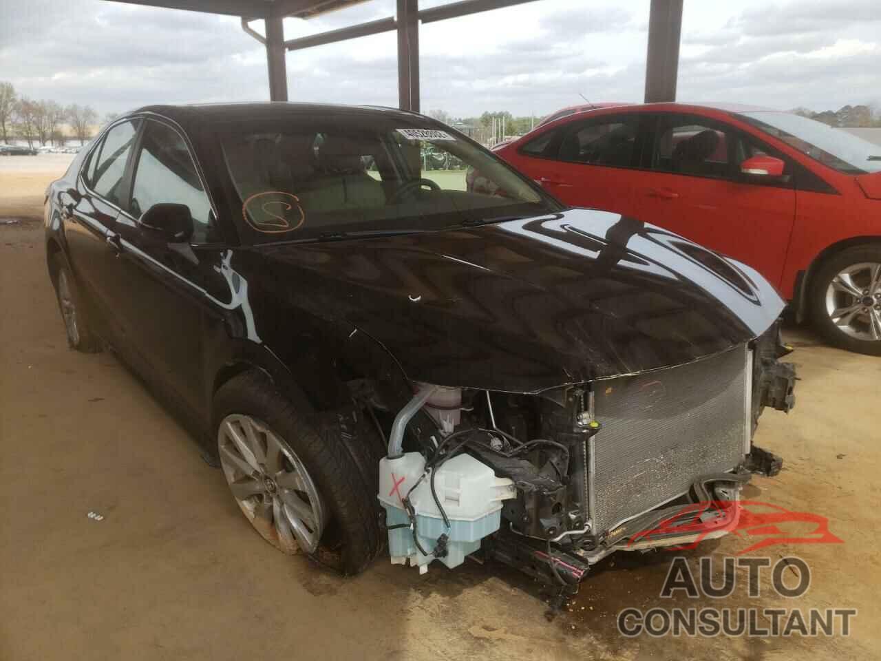 TOYOTA CAMRY 2018 - 4T1B11HK2JU654408