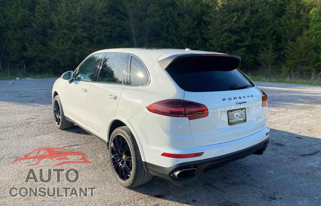 PORSCHE CAYENNE 2017 - WP1AA2A29HKA85500