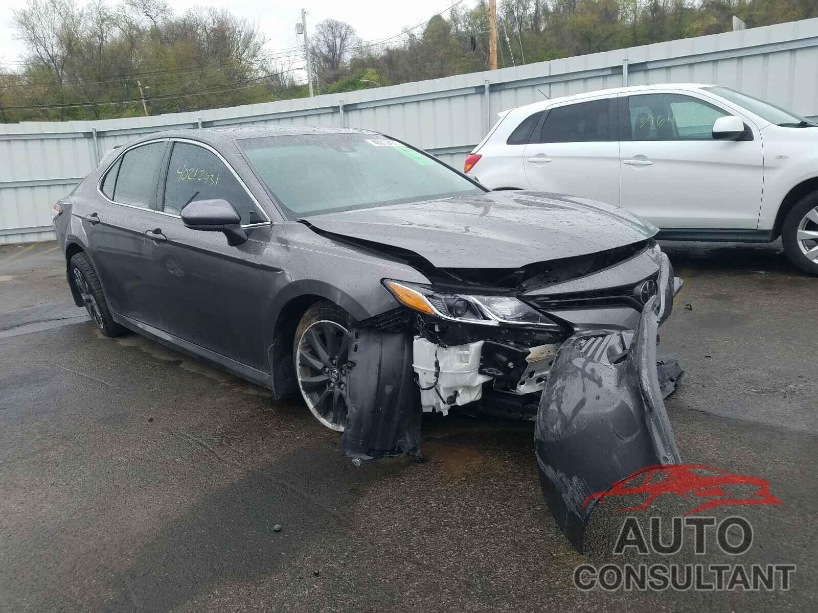 TOYOTA CAMRY 2018 - 4T1B11HK5JU599503