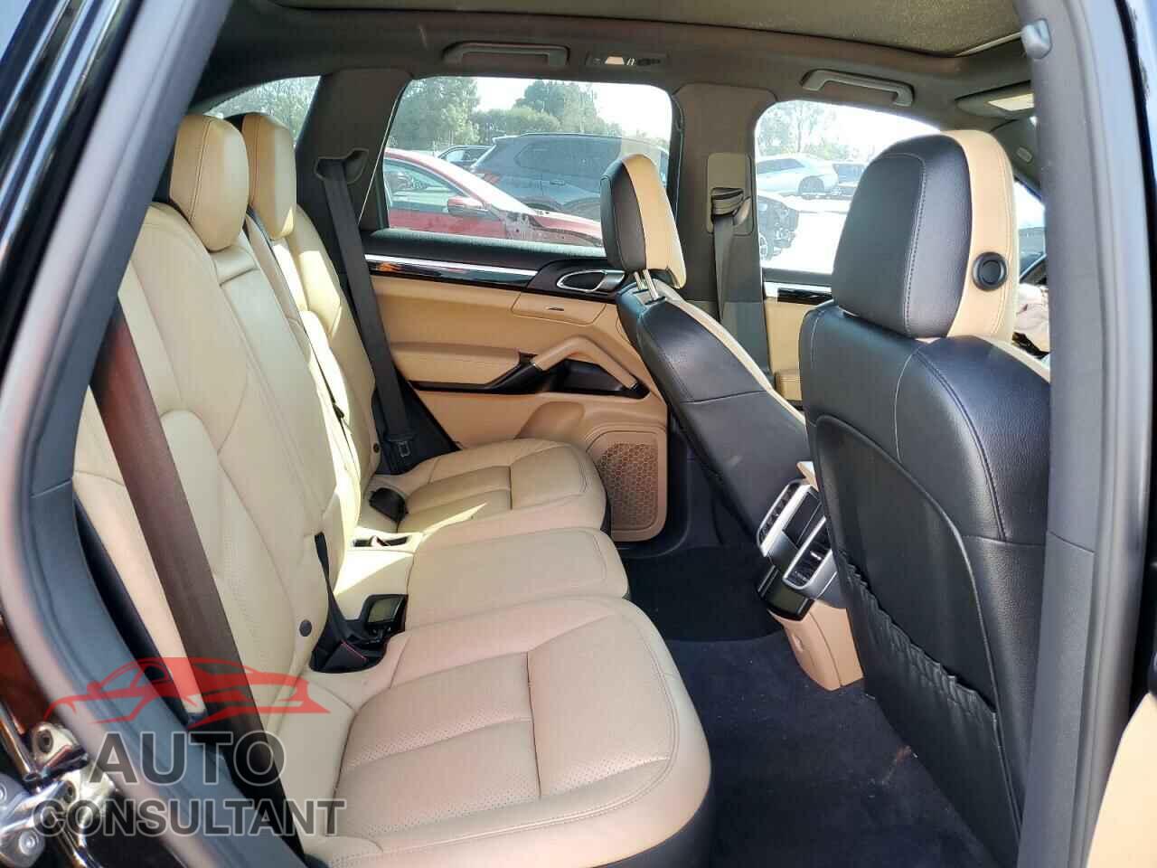 PORSCHE CAYENNE 2016 - WP1AA2A23GLA05553