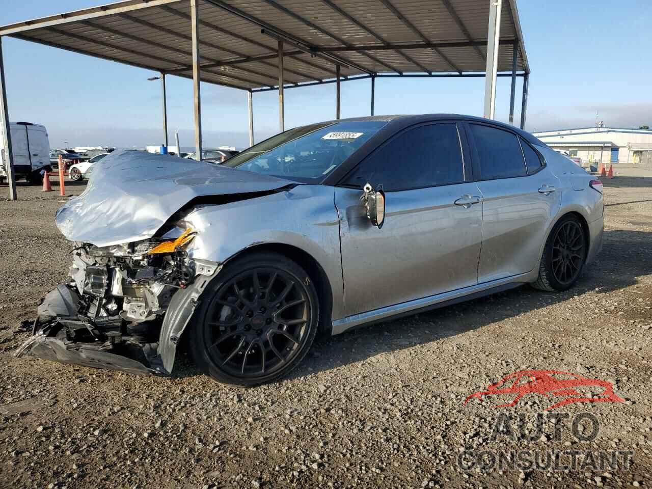 TOYOTA CAMRY 2018 - 4T1B11HK6JU025329