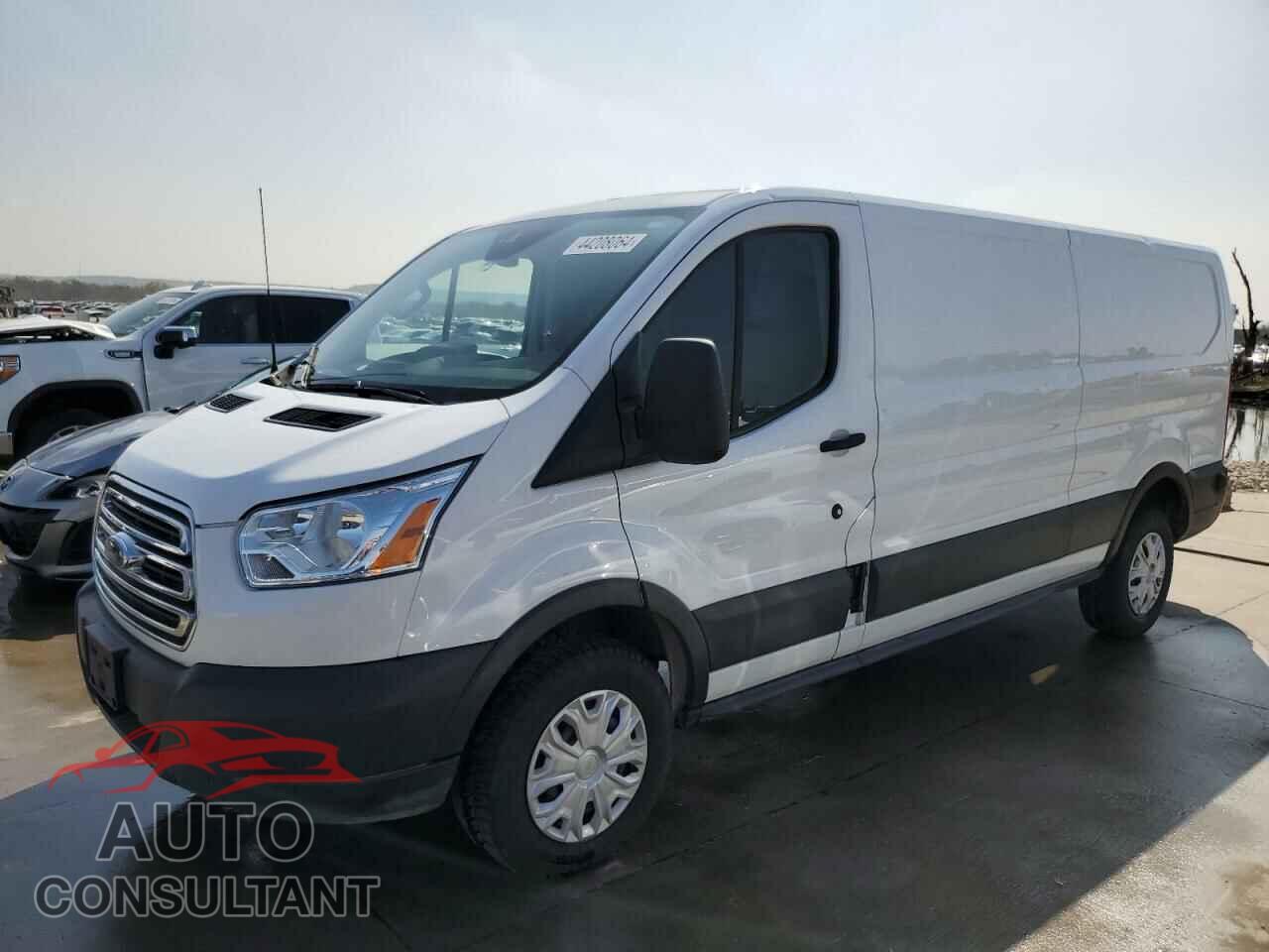 FORD TRANSIT 2019 - 1FTYR2YM1KKB82892