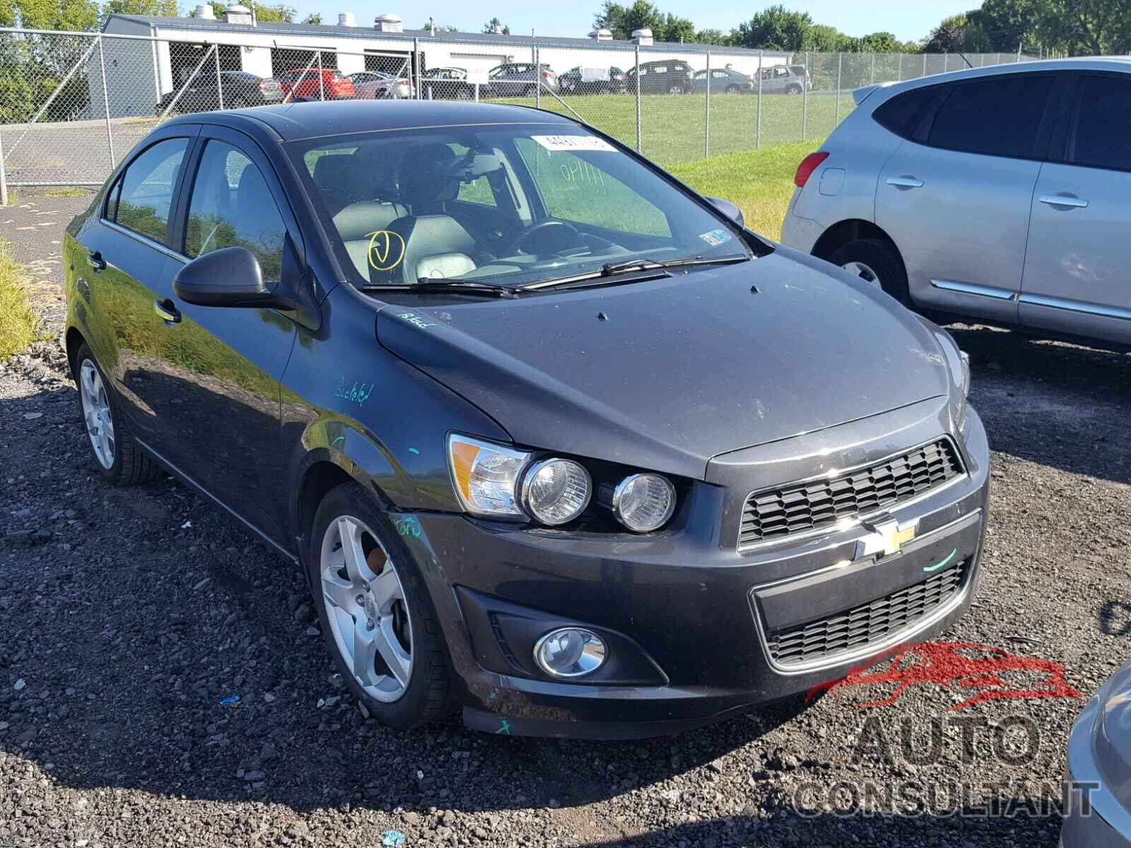 CHEVROLET SONIC 2015 - 1G1JE5SB8F4190352