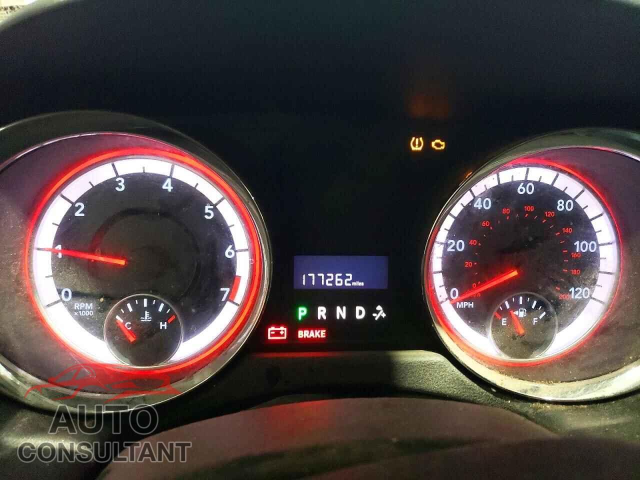 DODGE CARAVAN 2011 - 2D4RN3DG5BR637088