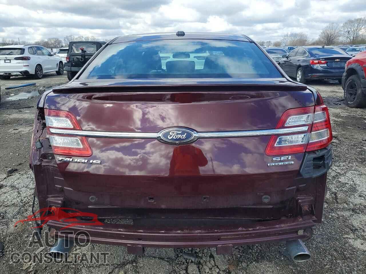 FORD TAURUS 2018 - 1FAHP2E88JG118370