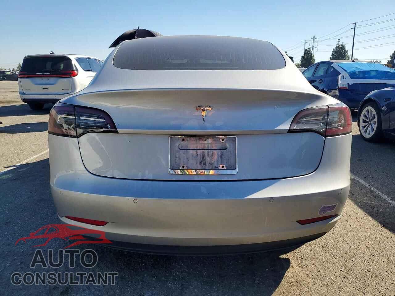 TESLA MODEL 3 2018 - 5YJ3E1EB5JF100581