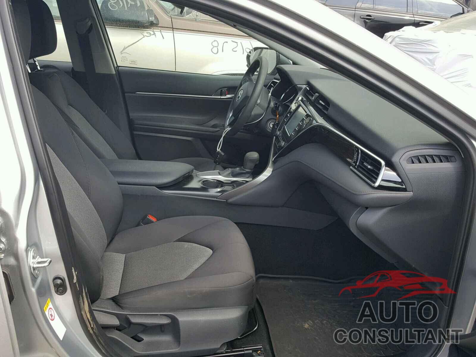 TOYOTA CAMRY 2018 - 4T1B11HK3JU008102