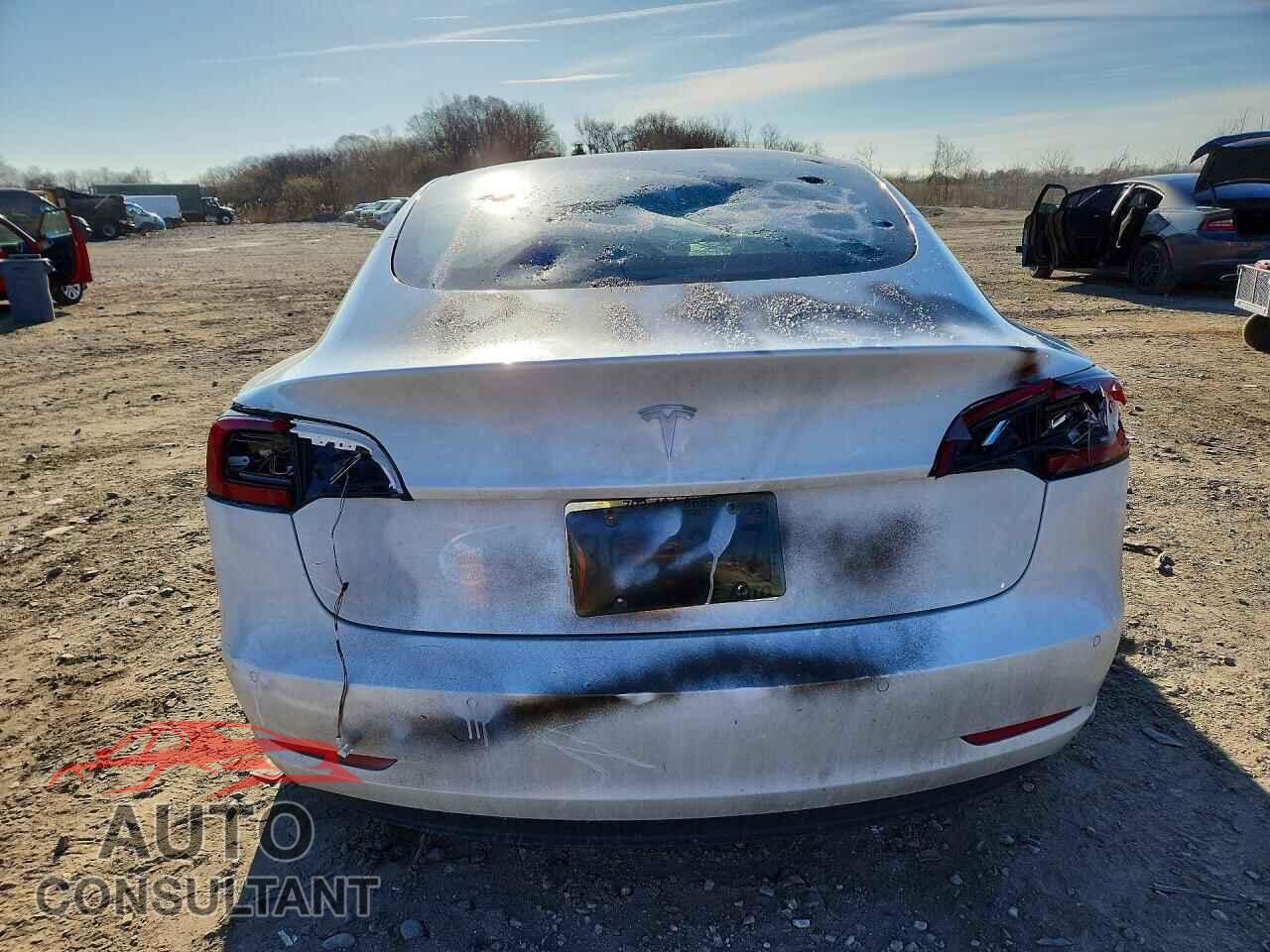 TESLA MODEL 3 2021 - 5YJ3E1EA5MF987062
