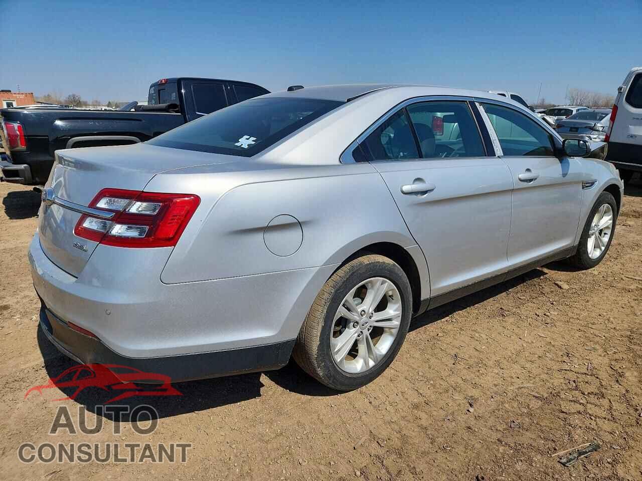 FORD TAURUS 2017 - 1FAHP2E86HG109595
