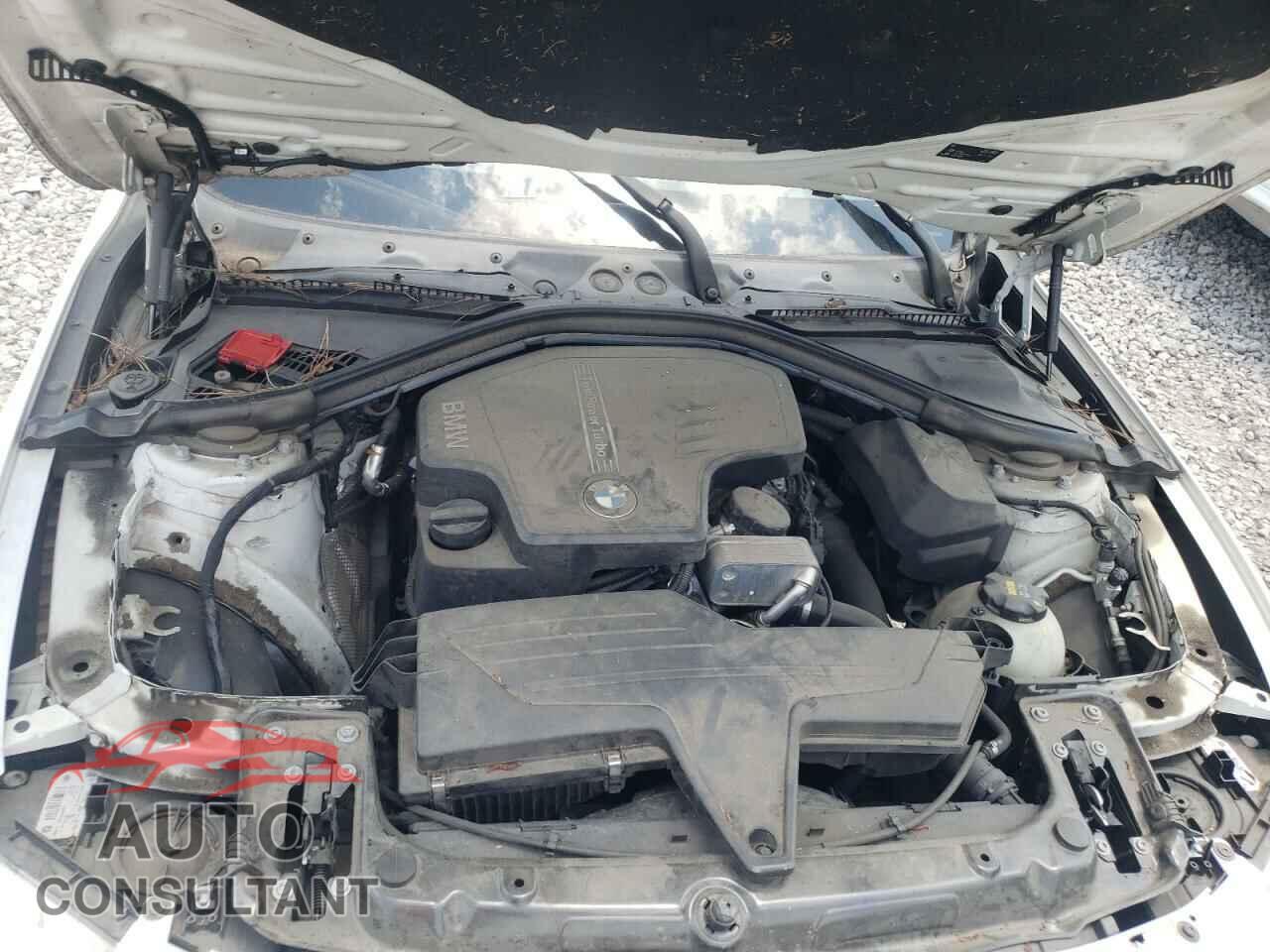 BMW 3 SERIES 2016 - WBA8E1G52GNU10059