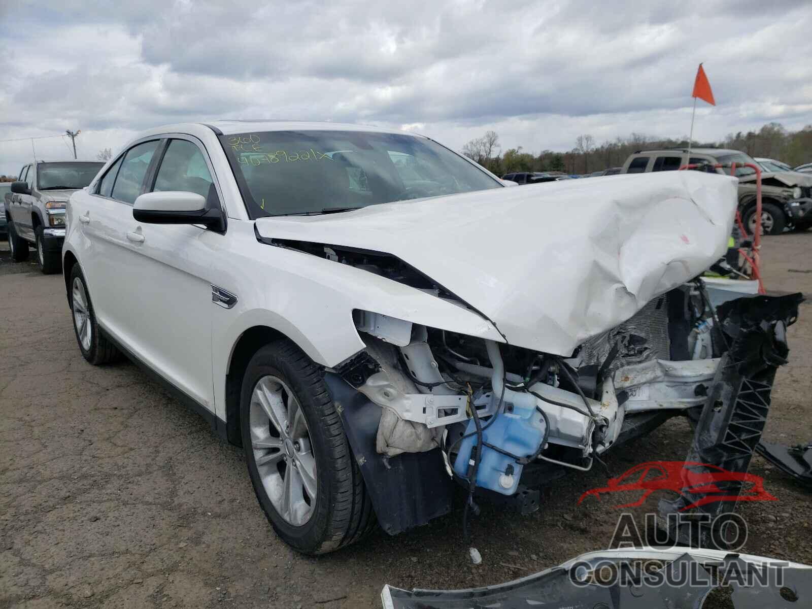 FORD TAURUS 2018 - 1FAHP2E85JG112221