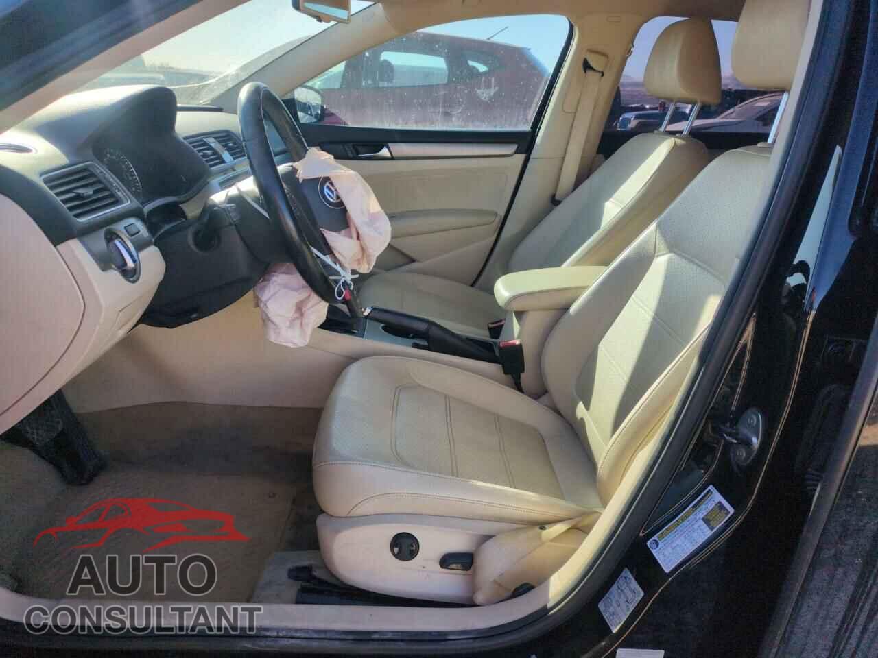 VOLKSWAGEN PASSAT 2014 - 1VWBN7A38EC002934