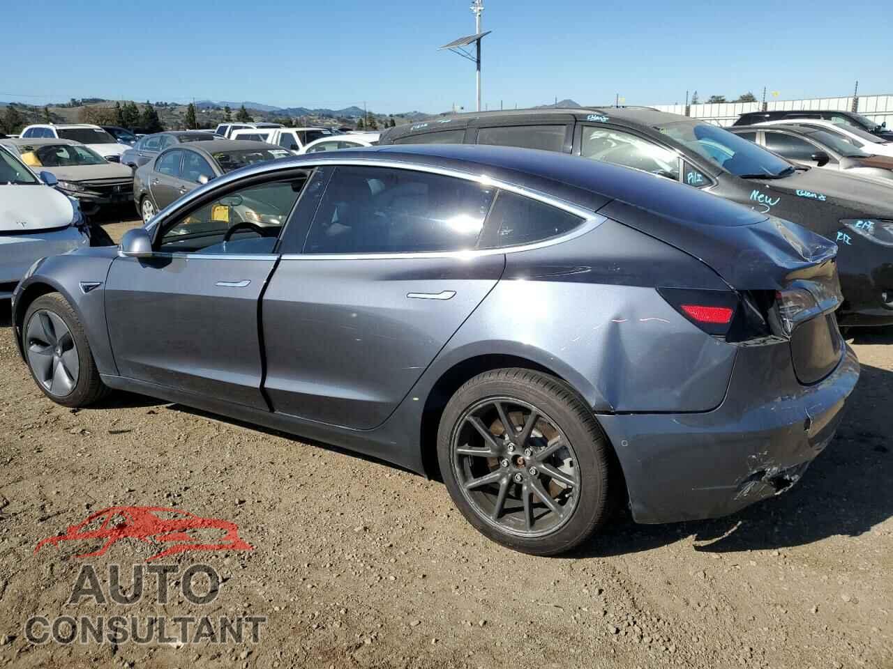 TESLA MODEL 3 2018 - 5YJ3E1EA4JF008577