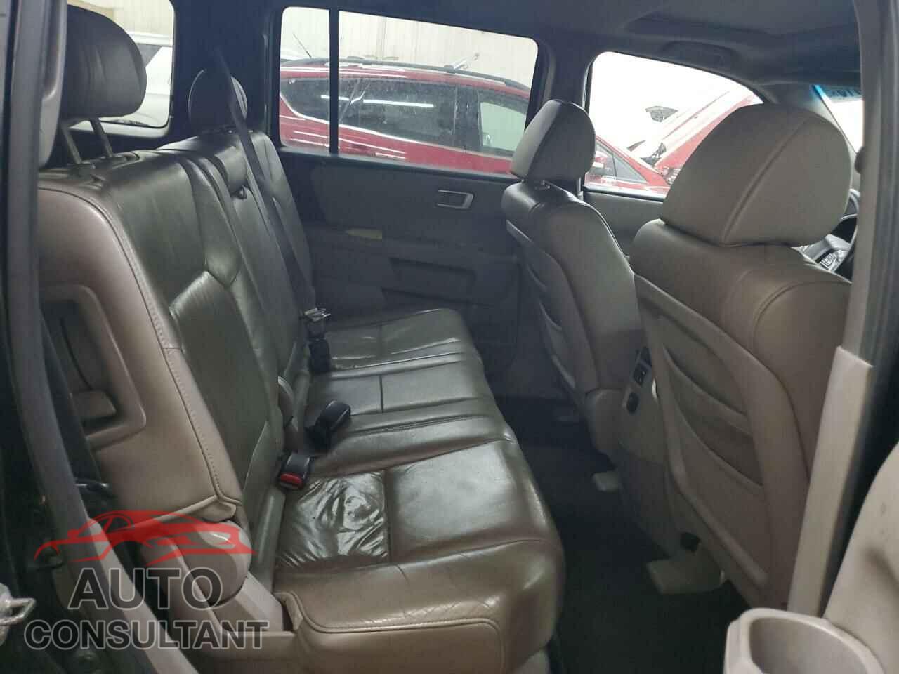 HONDA PILOT 2011 - 5FNYF4H50BB005132