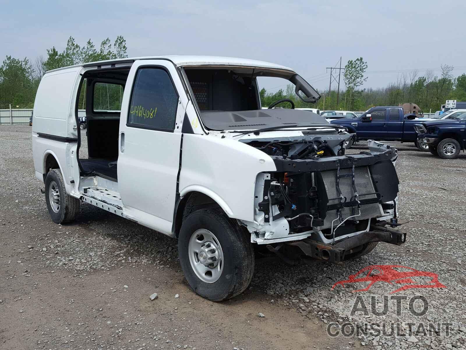 CHEVROLET EXPRESS 2018 - 1GCWGAFG4J1905028