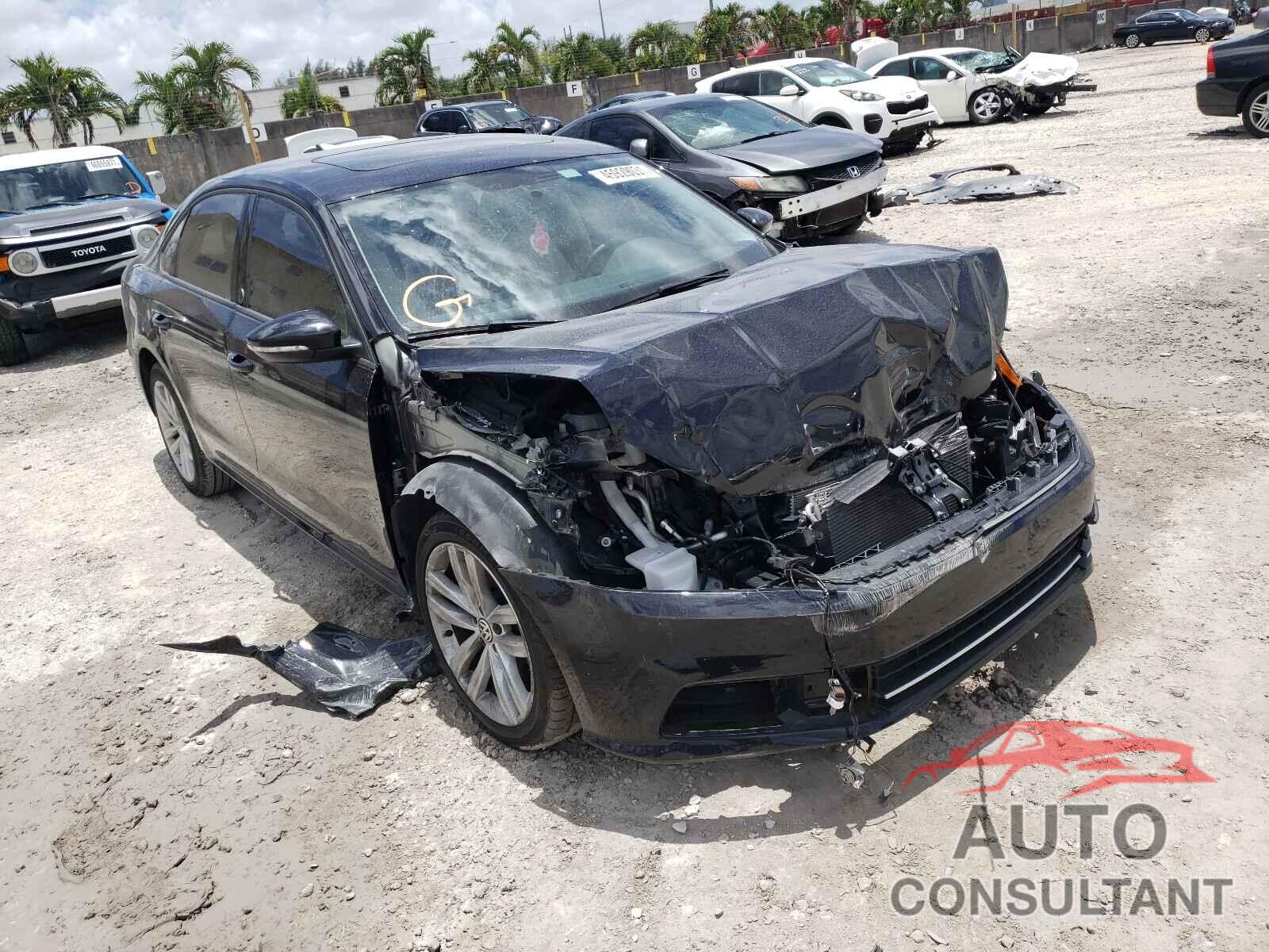 VOLKSWAGEN PASSAT 2019 - 1VWLA7A33KC006479