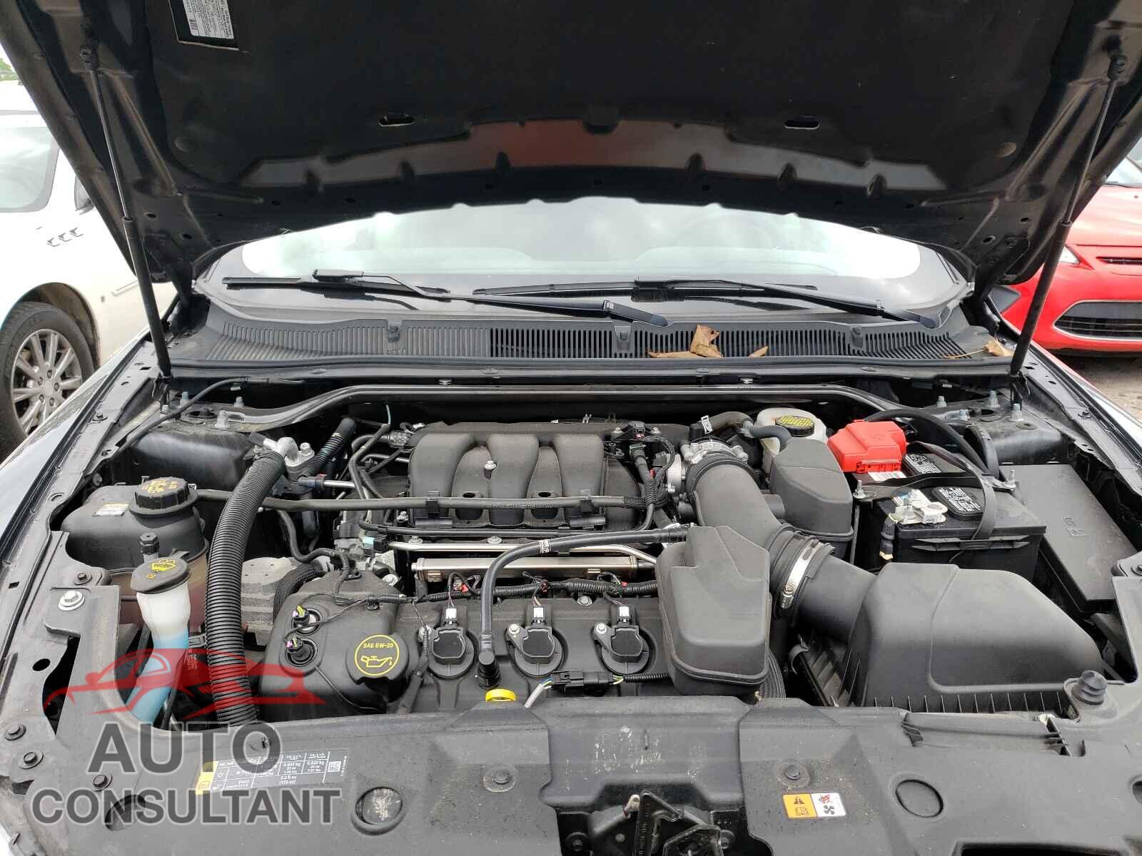FORD TAURUS 2018 - 1FAHP2E89JG137428