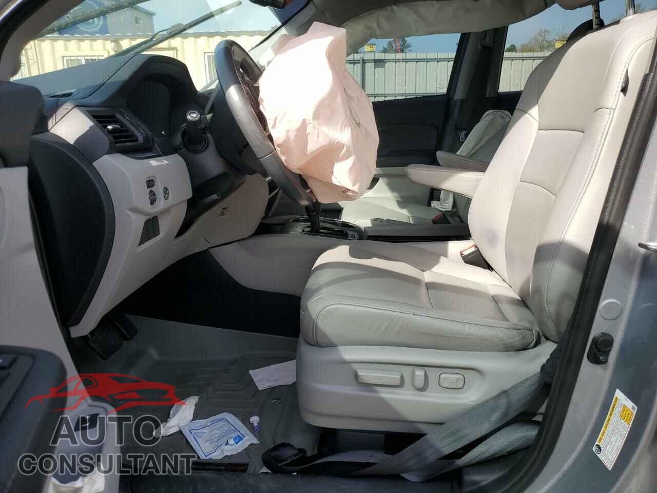 HONDA PILOT 2018 - 5FNYF5H50JB032321